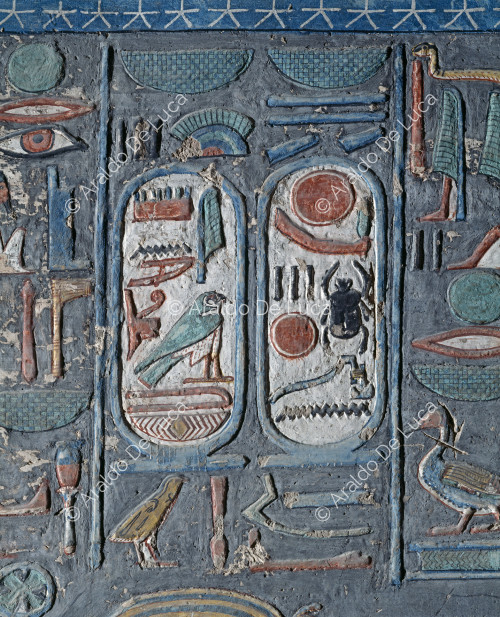 Detail mit Hieroglyphen und Kartuschen von Horemheb