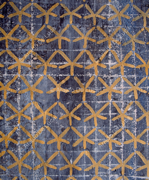 El techo de la tumba de Horemheb pintado como un cielo estrellado