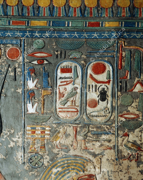 Detail mit Hieroglyphen und Kartuschen von Horemheb