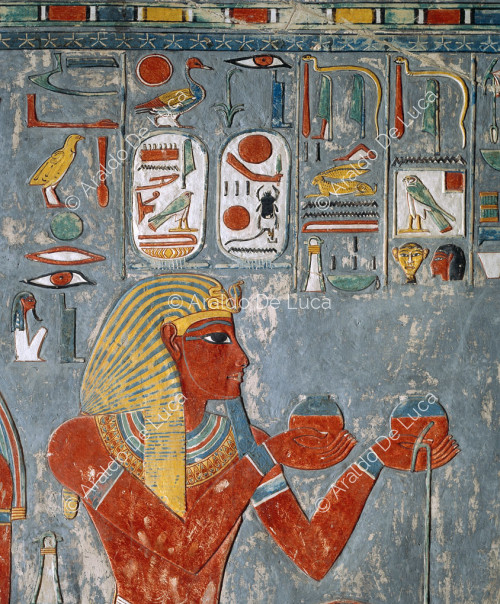 Horemheb offre du vin