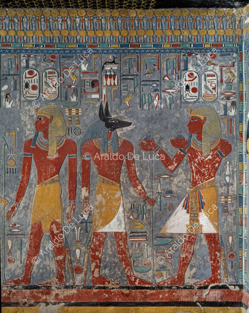Anubis recibe vino de Horemheb