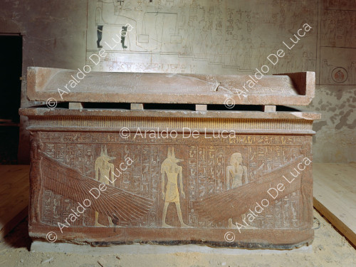 Sarcófago de Horemheb: Selkis, Neftis, Imseti, Anubis y Duamutef.