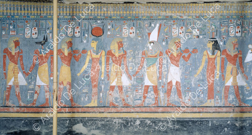 Horemheb mit Anubi, Iside, Horus und Hathor