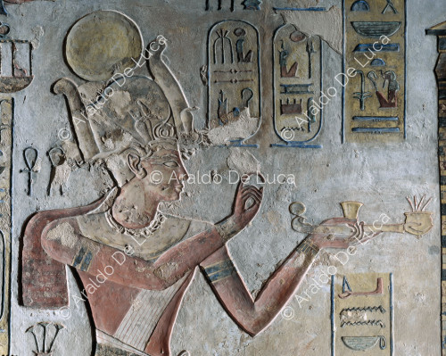 Ramses III. opfert Räucherwerk für Ptah