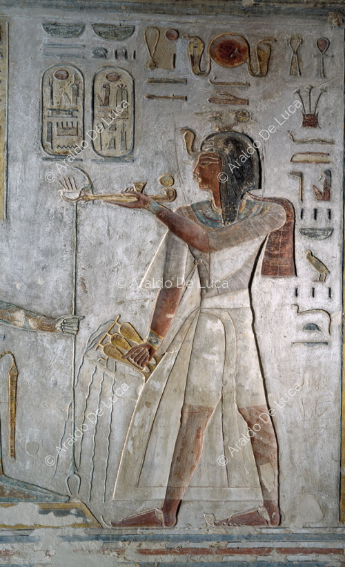 Ramsés III ofrece incienso a Ptah-Sokar-Osiris y realiza libaciones