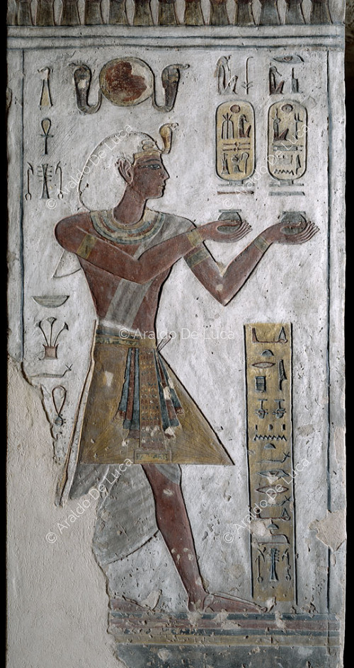 Ramses III. bietet Wein an