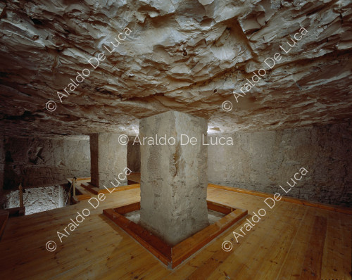 Sala con columnas de la tumba de Amenhotep II