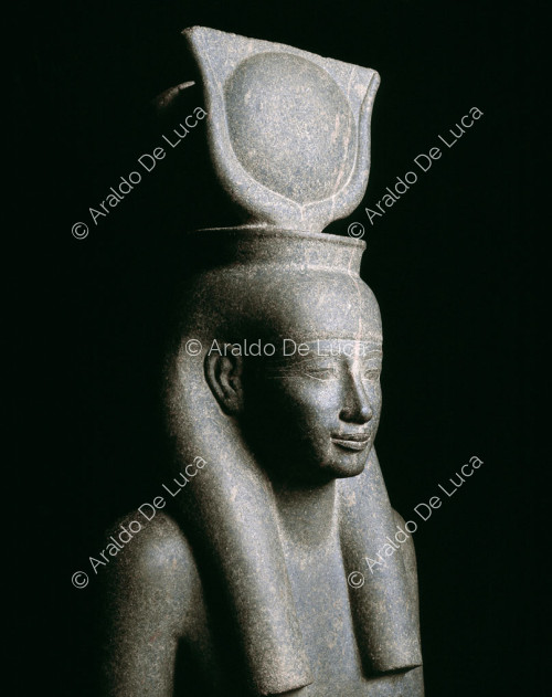 Estatua de granito de Hathor