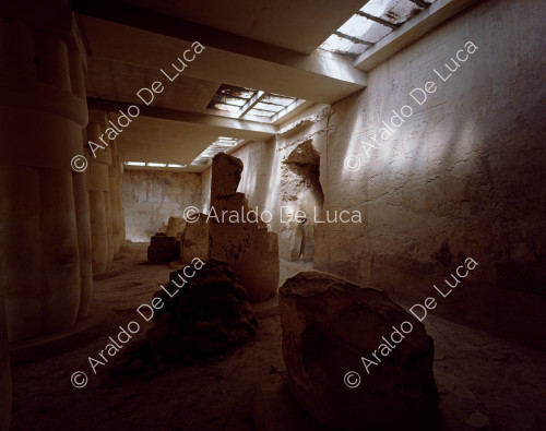 Veduta della sala ipostila della tomba di Ramose