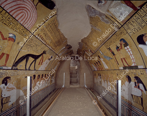 Vue d'ensemble de la deuxième chambre de la tombe d'Inherkau.