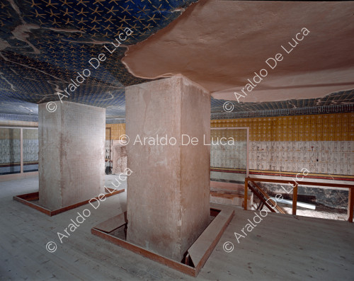 Vista general de la sala de columnas de Tutmosis III