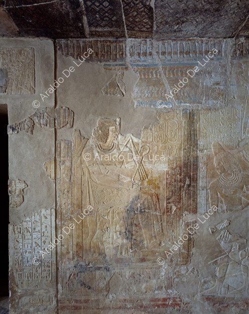 Amenhotep III in trono