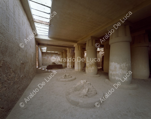 Ansicht der Hypostylushalle des Grabmals von Ramose