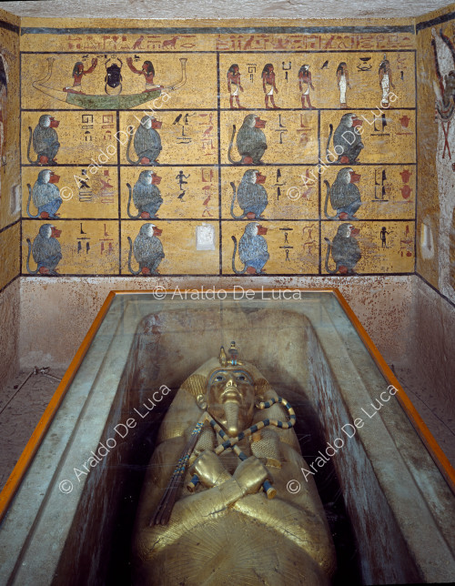 El sarcófago de Tutankamón y la decoración de la cámara funeraria