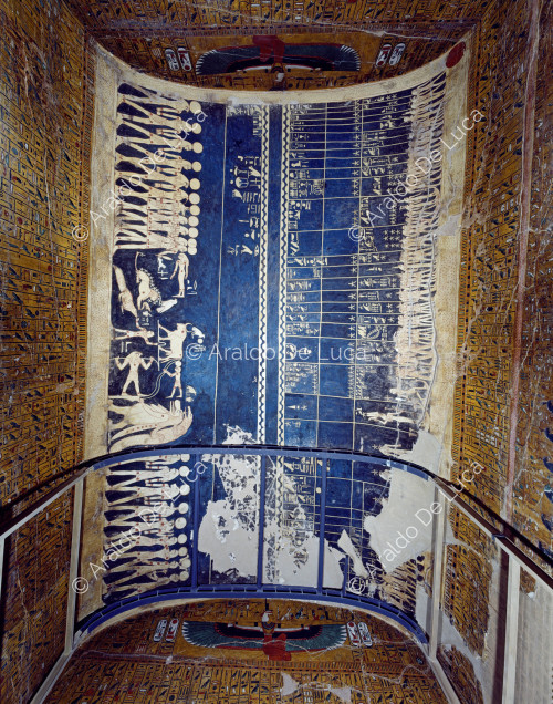 Plafond de la chambre funéraire : représentations symboliques d'étoiles et de constellations