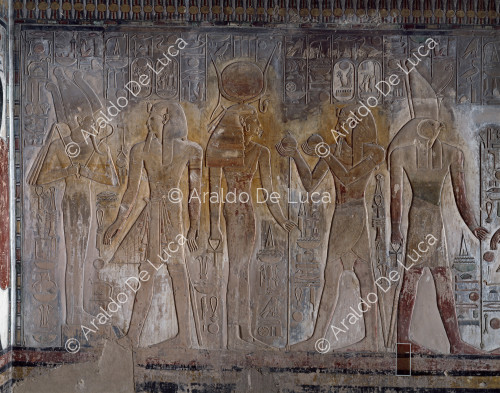Seti I. mit Osiris, Hathor und Horus