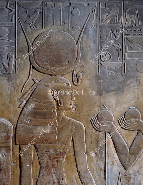 Hathor recibe vino de Seti I
