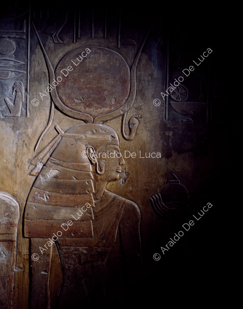 Hathor receives wine from Seti I