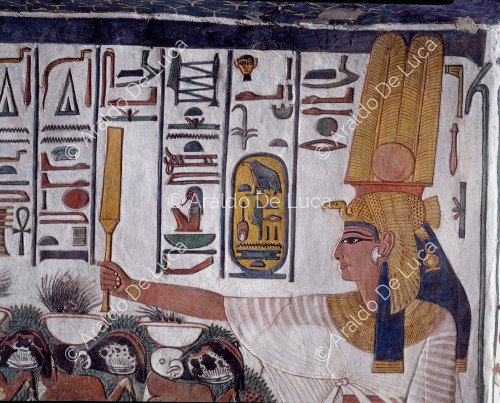 Nefertari con escudo sekhem y pila de ofrendas