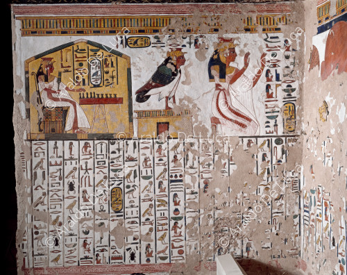 Nefertari plays with the senet and worships the god Atum
