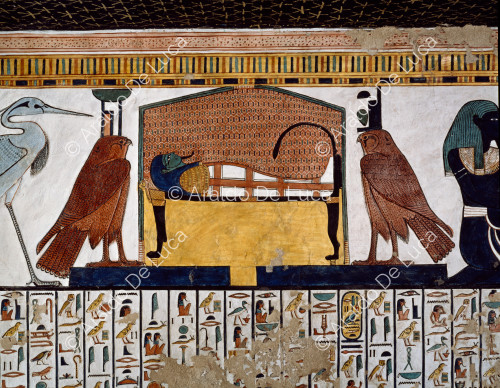 The mummy of Nefertari protected by Isis and Nephthys