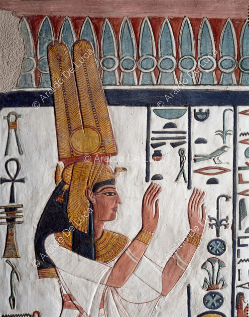 Adorando a Nefertari
