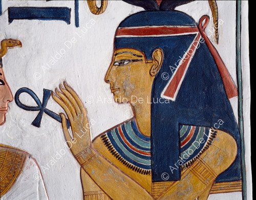 La déesse Isis offre le symbole de la vie à la reine Néfertari
