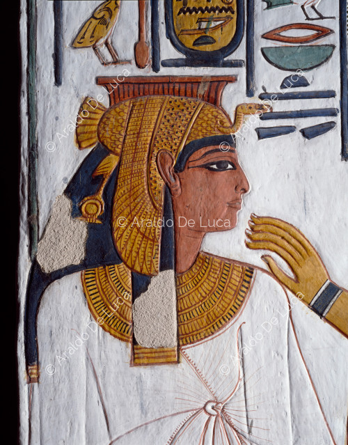 La reina Nefertari ante la diosa Hathor de Occidente