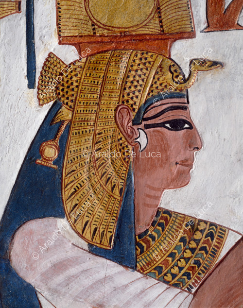 Nefertari bietet Isis, Neftis und Maat die Krüge des Nemset an
