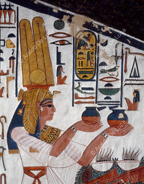Néfertari offre les pots de nemset à Isis, Neftis et Maât.
