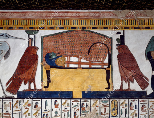The mummy of Nefertari protected by Isis and Nephthys