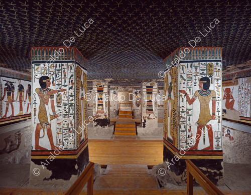 Veduta generale della camera funeraria di Nefertari