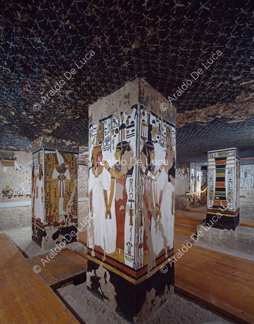 Veduta generale della camera funeraria di Nefertari
