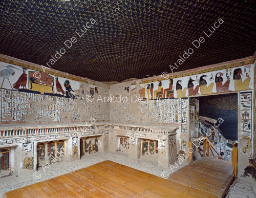 Gesamtansicht der Vorkammer des Grabes der Nefertari
