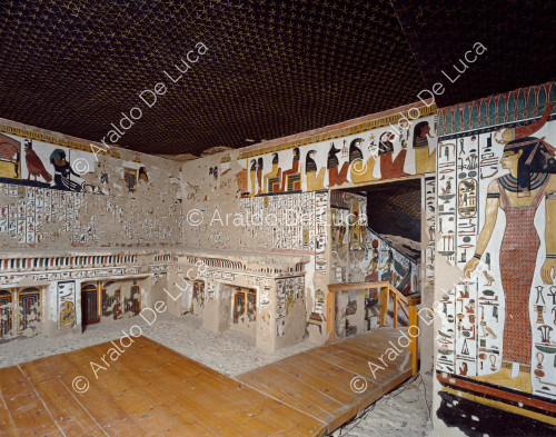 Vue générale de l'antichambre de la tombe de Néfertari