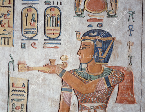  Ramses III. bietet Weihrauch an.