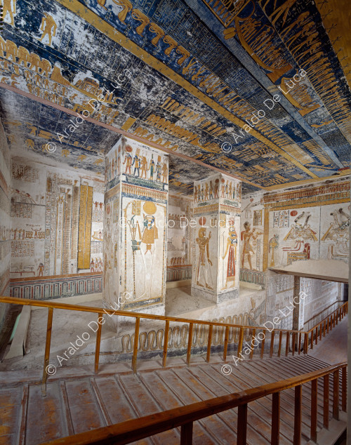 Gesamtansicht der Halle mit Säulen von Ramses VI.