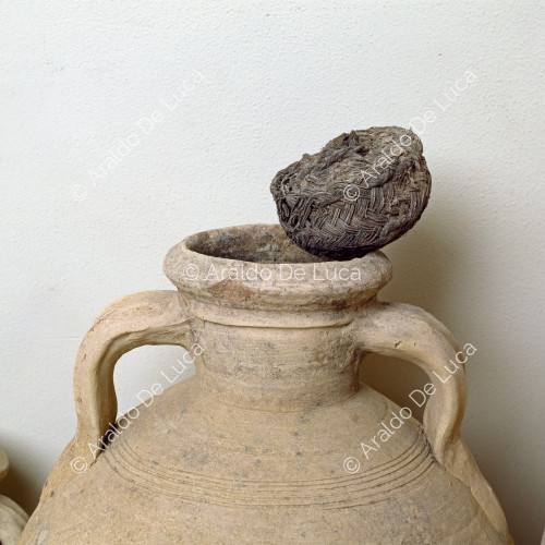 Amphora mit Stopfen