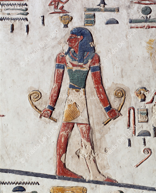 Amduat, fifth hour: deity holding a lace in both hands