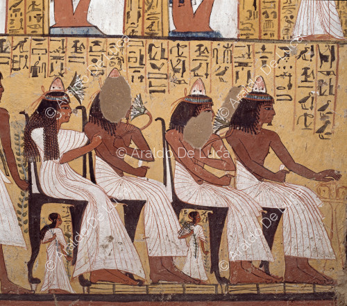 Pared derecha, detalle: Sennedjem y su esposa sentados junto a sus hijos.
