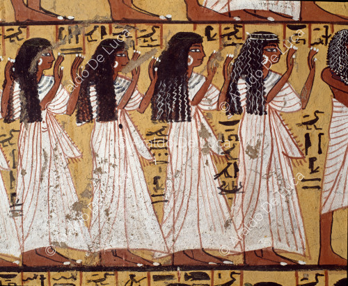 Las hijas de Pashedu en adoración.