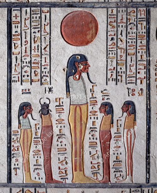 Libro della Terra: dio fiancheggiato da Shu, Tefnut, Khepri e Nun