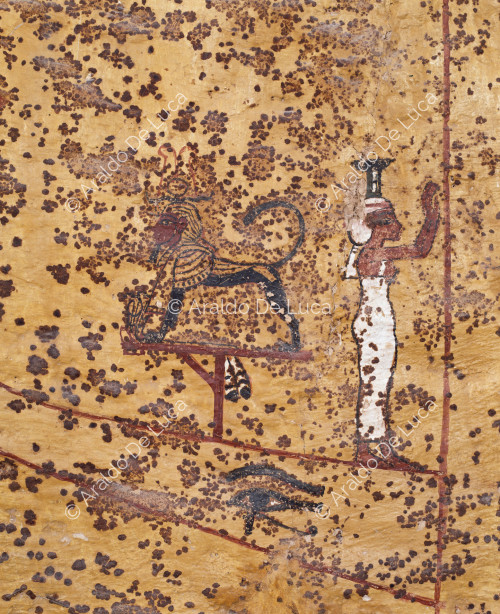 The goddess Neftis worships the mummy of Tutankhamen