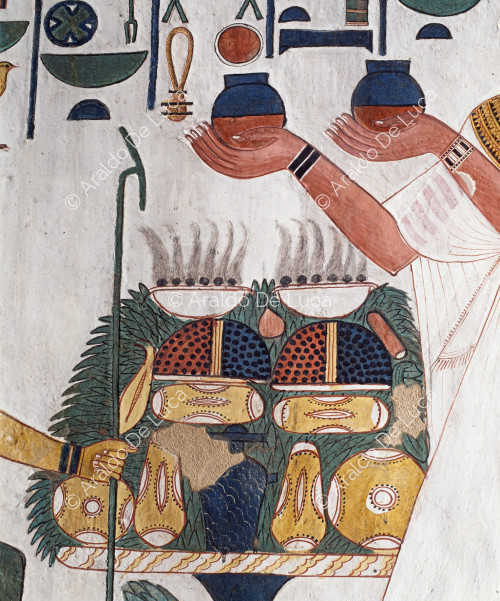 Nefertari ofrece las jarras nemset a Hathor, Selkis y Maat