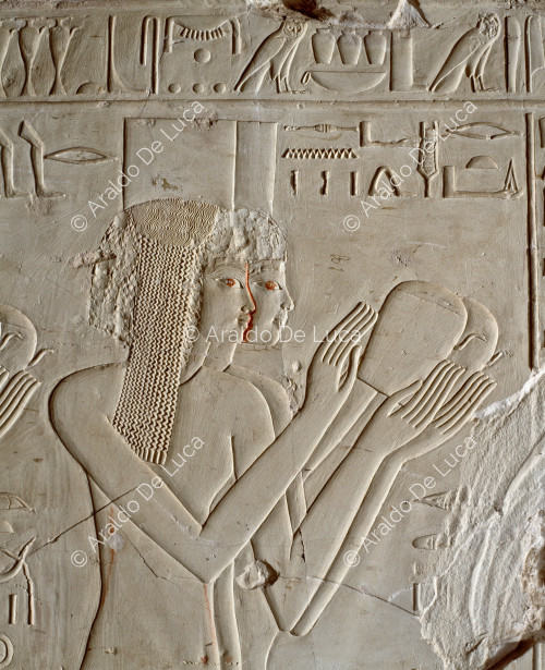 Two of the eight princesses performing libations for the sed feast of Amenhotep III
