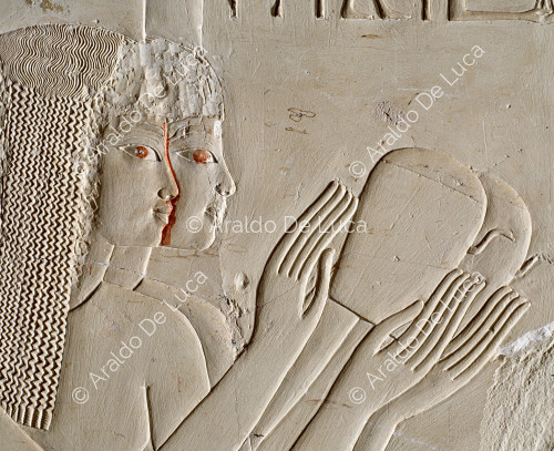 Zwei der acht Prinzessinnen beim Trankopferfest von Amenhotep III.