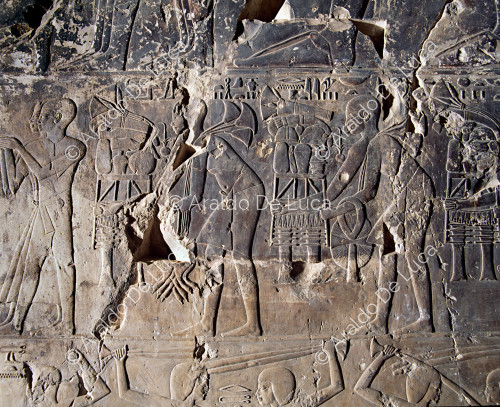 Presentation of gifts during the Sed feast of Amenhotep III and the lifting of the Djed pillar.