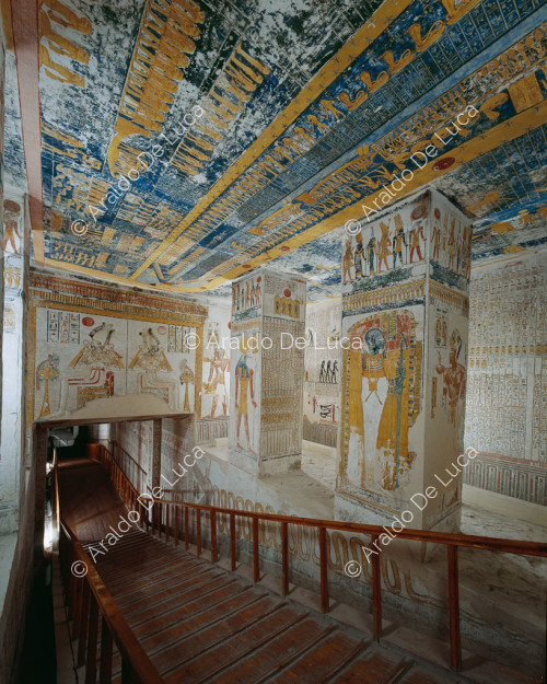 Gesamtansicht der Halle mit Säulen von Ramses VI.