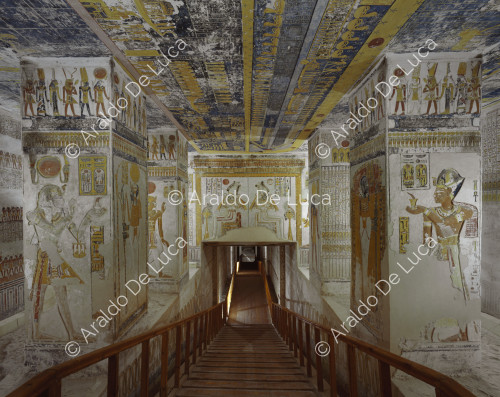 General view of the hall with pillars of Ramesses VI