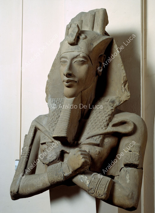 Statue colossale d'Akhenaton